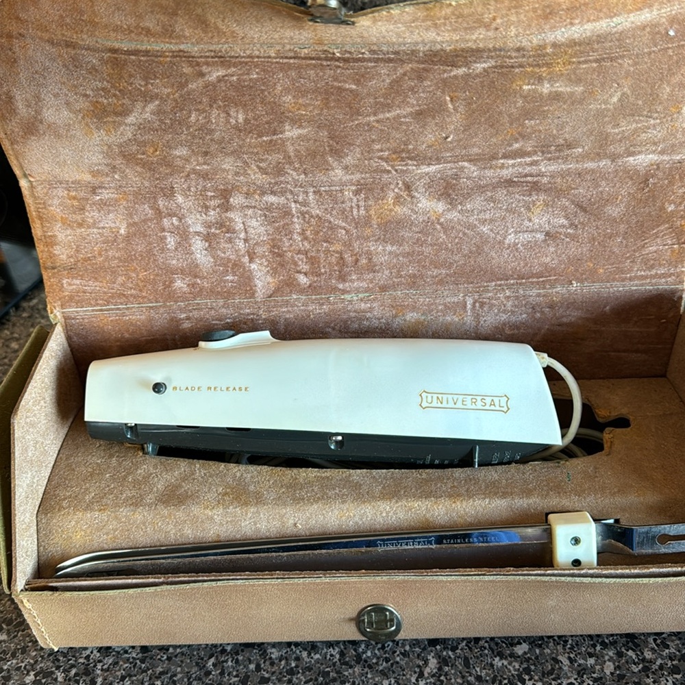 Vintage Universal Electric Knife.